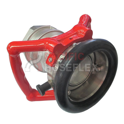 Dry disconnect coupling